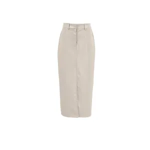 Elegante beige Midi-Lederrock mit hoher Taille und Frontschlitz in Vorderansicht