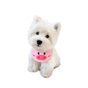 Adorabile bavaglino per cani con faccia di maiale rosa e bandana regolabile