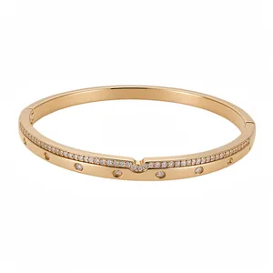 Bracelet jonc élégant plaqué or 18 carats avec pavé de zircons et fermoir rond chic
