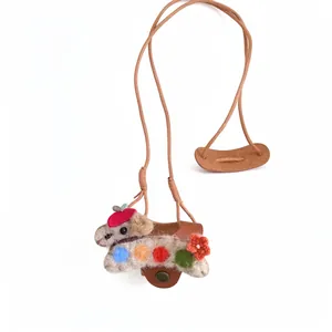 Collier porte-lunettes chiot floqué avec cordon en cuir et détail floral mignon.