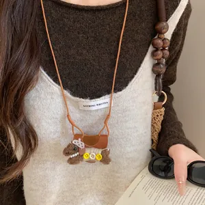 Collier bohème porte-lunettes de soleil en cuir avec chien floqué et perles nacrées