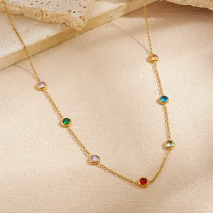 Elegante vergoldete Edelstahl-Halskette mit bunt eingefassten Zirkonia-Steinen