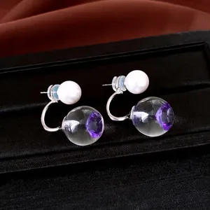 Elegante Silberperlenohrringe mit transparenter Harzkugel und lila Zirkon-Detail