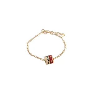 Elegantes 24K vergoldetes Kettenglied-Armband mit Emaille-Blumenanhänger und Zirkonia