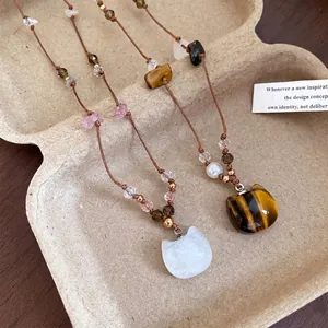 Collier Pendentif Chat Style Maillard Vintage Corde en Cuir Marron Perles Pierre Verre Perle Artificielle Bijoux
