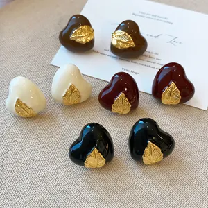 Vintage Emaille Herz Ohrstecker mit Blatt Akzenten in verschiedenen Herbstfarben