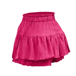 Vista dettagliata della gonna pantalone estiva rosa a balze con comoda vita elastica