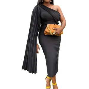 Elegantes schwarzes One-Shoulder-Maxikleid mit Falten und enger Passform für Anlässe