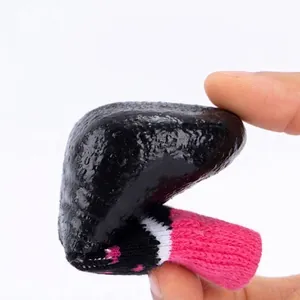 Chaussettes imperméables flexibles pour animaux avec semelle antidérapante en rose