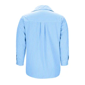 Vista posteriore della camicia a righe blu da donna con maniche a 3/4 e piega