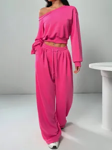 Ensemble deux pièces rose fuchsia pour femme avec haut court et pantalon large décontracté