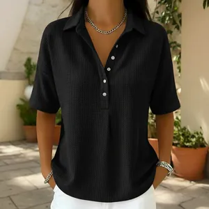 Haut décontracté en maille gaufrée pour femme à manches courtes et col polo boutonné