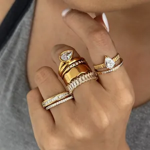 Lussuoso Anello in Acciaio Inossidabile con Strass per Donna Oro Galvanizzato Geometrico Impilabile Anello Gioielli di Moda Regalo