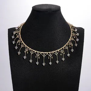 Vintage Goldkette mit geometrischen Glasperlen-Quasten Detailansicht
