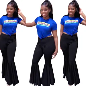 Conjunto sexy de club de dos piezas con top anudado azul y pantalones acampanados negros