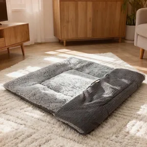 Gezellige grijze pluchen opvouwbare huisdiermat met kussen voor katten en honden