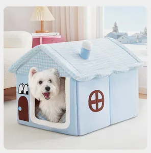Accogliente cuccia per animali semi-chiusa blu con un cane bianco all'interno