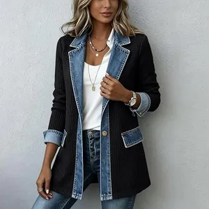 Chaqueta de punto acanalado negro para mujer con solapas de mezclilla para el otoño