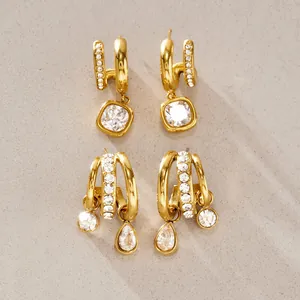 Détails de boucles d'oreilles luxe en acier doré avec pendentifs brillants en strass