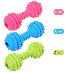 Genopptes Hantel-Hundekauspielzeug zur Zahnpflege in den Farben Pink, Blau und Grün