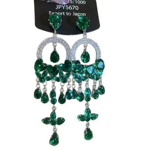 Orecchini a nappa in zircone con pendenti in cristallo verde a goccia