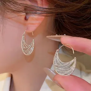 Orecchini a cerchio vintage in argento con elegante design ovale a strati