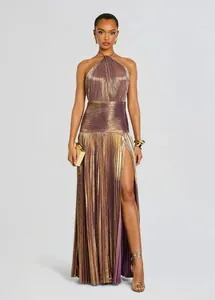 Elegantes metallisch plissiertes Neckholder-Maxikleid mit Schlitz und Rückenausschnitt