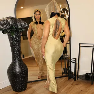 Robe longue à capuche et paillettes dorées sexy avec décolleté plongeant et dos nu