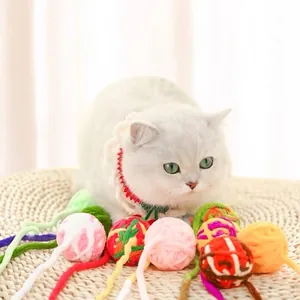 Set de bolas de lana de colores para gatos con colas largas para jugar y masticar