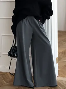 Eleganti pantaloni a gamba larga grigi a pieghe a vita alta per l'ufficio