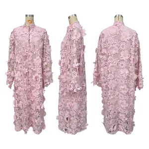 Présentation détaillée de face de côté et de dos de la robe rose à fleurs 3D ajourée
