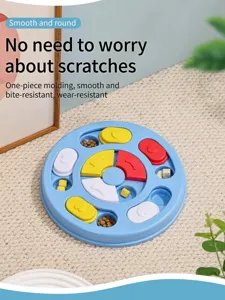 Gros plan d'un jouet interactif pour chien avec curseurs colorés et compartiments à friandises
