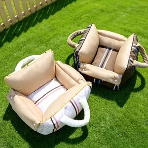 Siège de voiture portable pour chats et chiens disponible en deux couleurs élégantes
