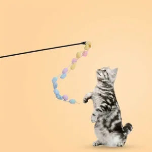 Bacchetta interattiva per gatti con pompon colorati e un piccolo campanello sonoro