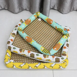 Trois tapis rafraîchissants en rotin pour animaux avec motifs de poissons et hiboux colorés