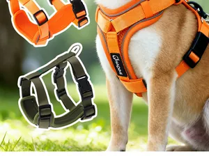 Detailansicht eines verstellbaren, atmungsaktiven Hundegeschirrs in Orange und Oliv
