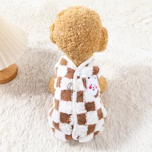 Gilet polaire pour chien à carreaux marron et blanc avec écusson d'ours mignon et anneau de laisse