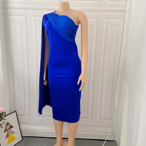 Elegantes königsblaues One-Shoulder-Bodycon-Midikleid mit plissiertem Cape