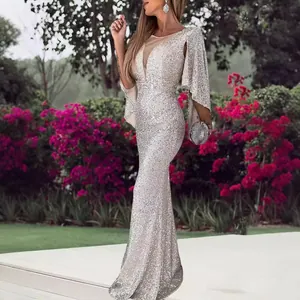 Elegante vestido de noche de sirena con lentejuelas plateadas y mangas acampanadas