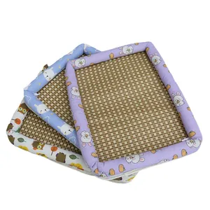 Tapis rafraîchissant pour animaux avec centre tressé et bordures en tissu à motifs