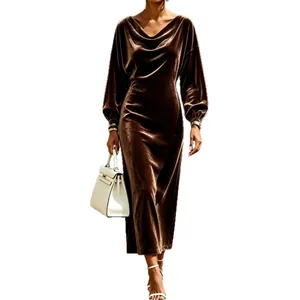 Elegante vestido largo de terciopelo marrón con cuello desbocado y mangas de farol mujer