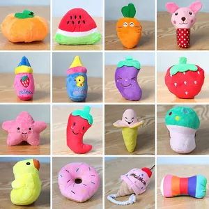 Set van 16 schattige piepende hondenknuffels in verschillende fruit- en voedselvormen.