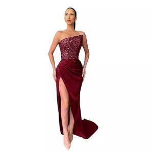 Elegant bordeauxrot Abendkleid mit Pailletten, One-Shoulder und hohem Beinschlitz
