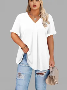 Top casual blanco de talla grande para mujer con cuello en V y mangas de volante