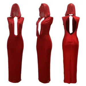 Robe longue rouge à paillettes avec capuche, décolleté en V profond et dos nu en trois vues