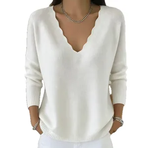 Elegant white V-neck knitted sweater with scalloped neckline for casual autumn style