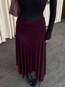 Elegante gonna a trapezio in maglia drappeggiata a vita alta bordeaux scuro da donna