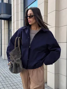 Stijlvolle navy blauwe oversized utility jas voor dames gemaakt van premium katoenen stof