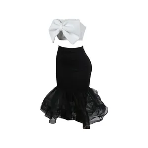 Elegante conjunto de dos piezas con top de lazo extragrande y falda sirena de malla a capas