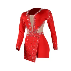 Body sexy rosso a maniche lunghe con inserti in mesh, perle e strass luccicanti